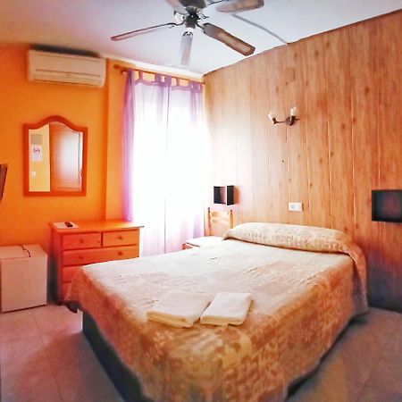 Hostal Cristina Dénia Buitenkant foto