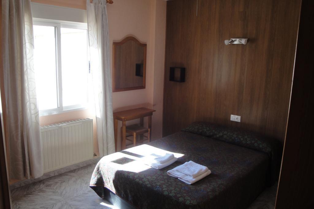 Hostal Cristina Dénia Buitenkant foto