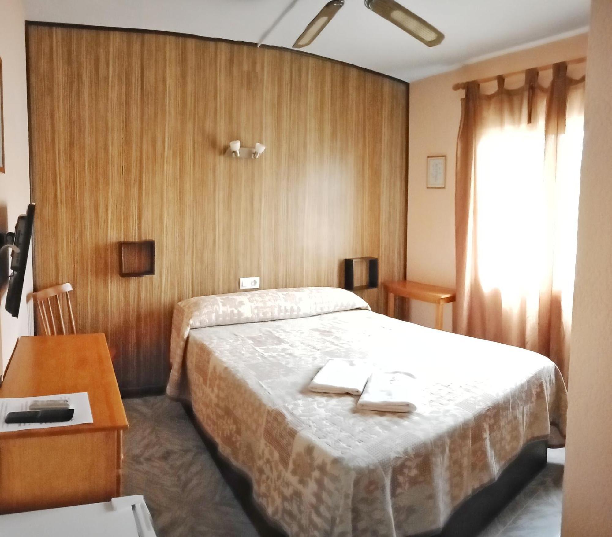 Hostal Cristina Dénia Buitenkant foto