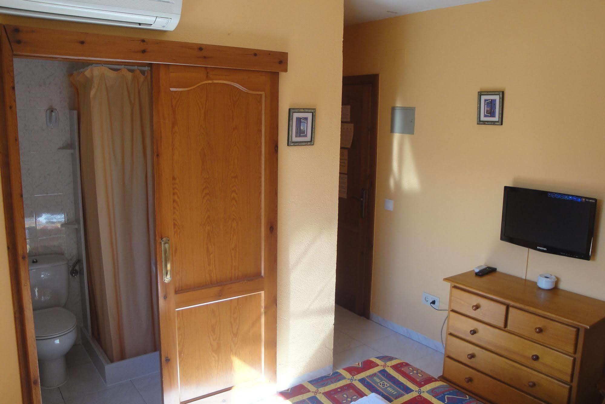 Hostal Cristina Dénia Buitenkant foto