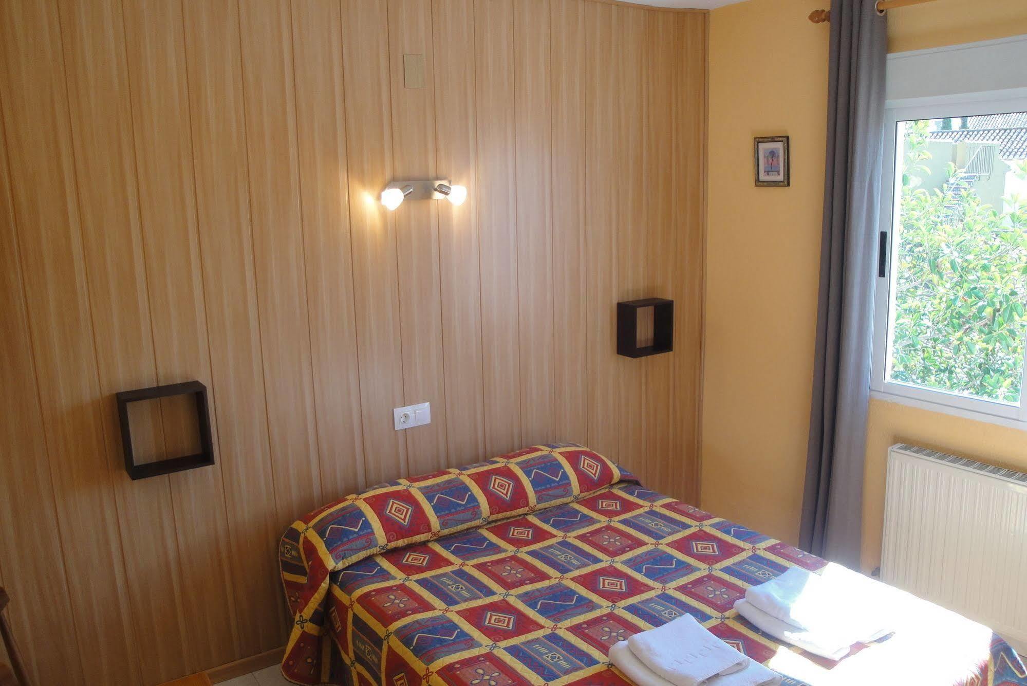 Hostal Cristina Dénia Buitenkant foto