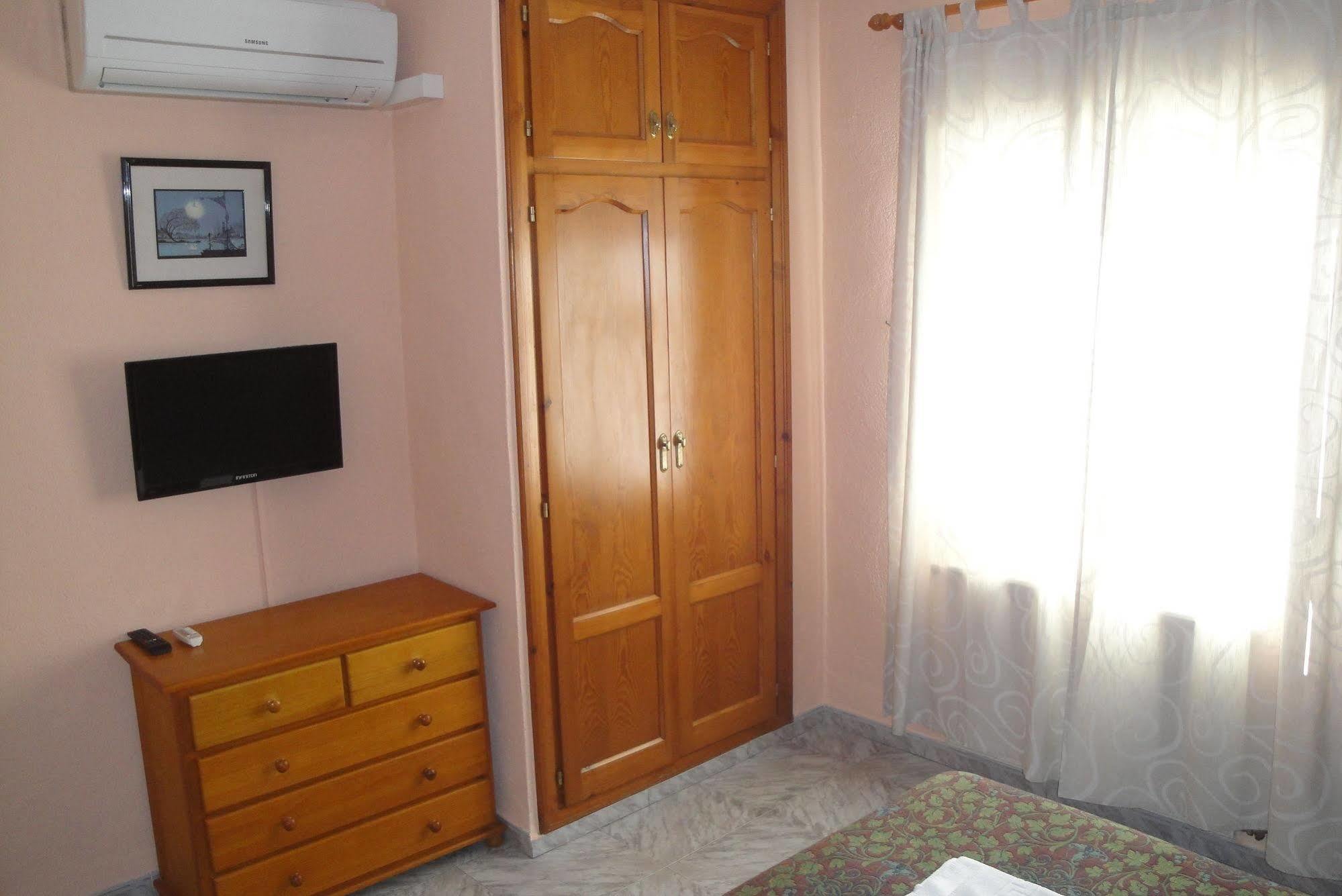 Hostal Cristina Dénia Buitenkant foto