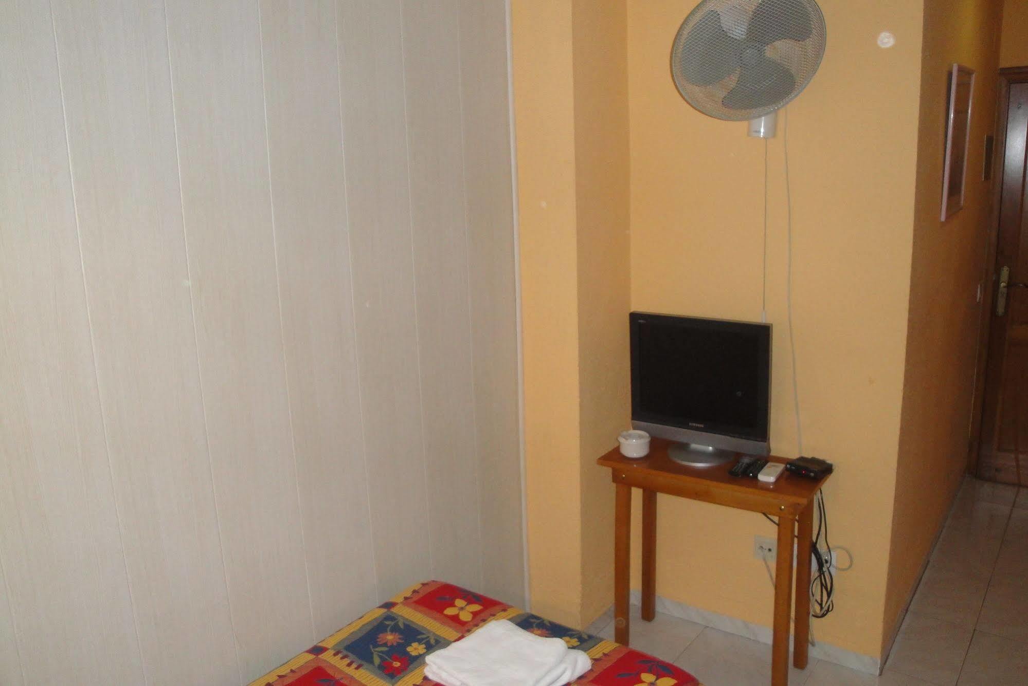 Hostal Cristina Dénia Buitenkant foto