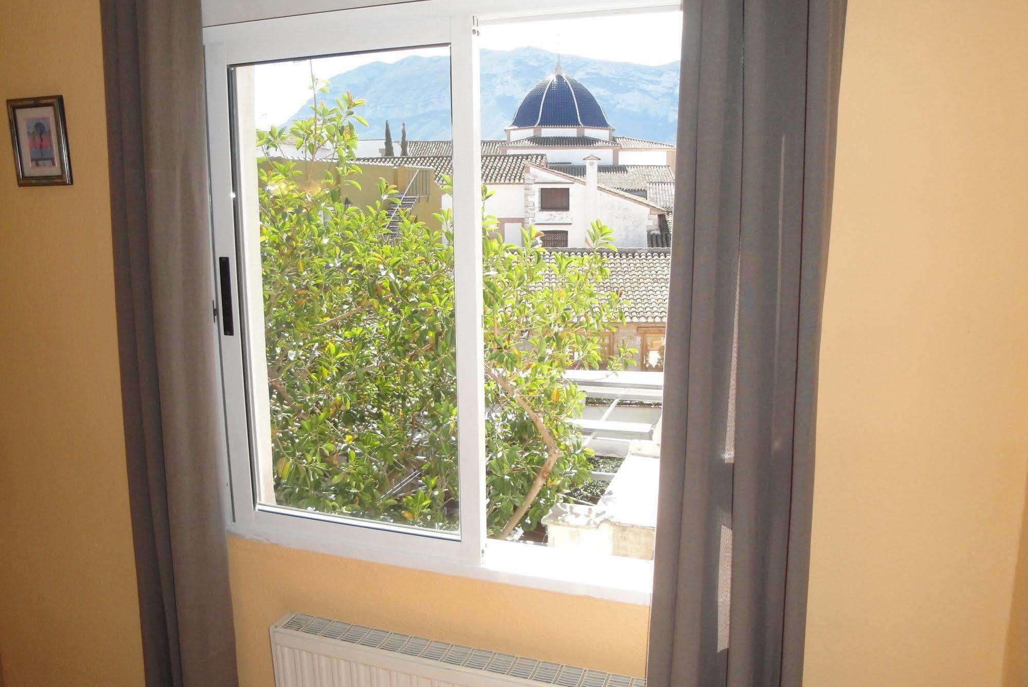 Hostal Cristina Dénia Buitenkant foto