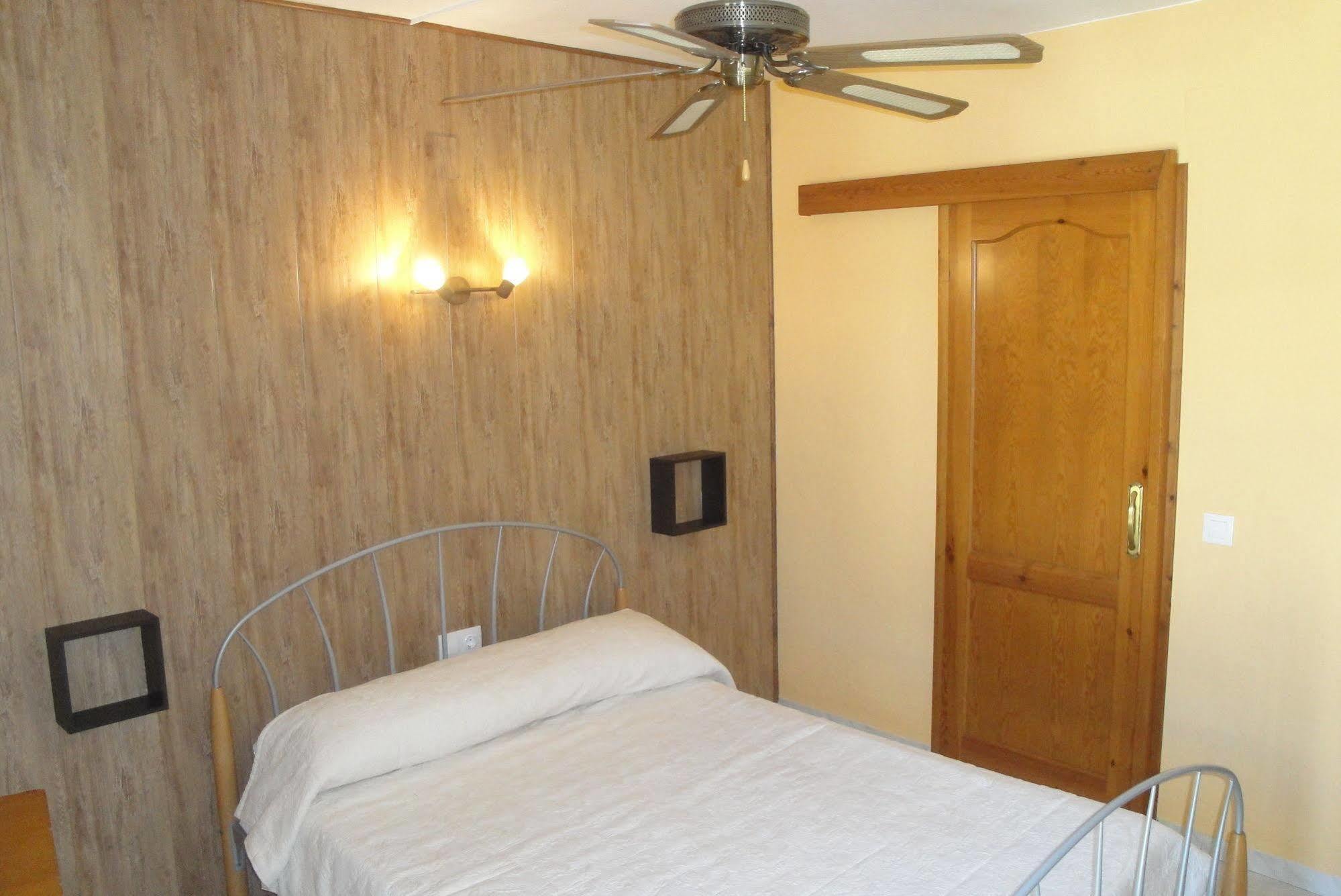 Hostal Cristina Dénia Buitenkant foto
