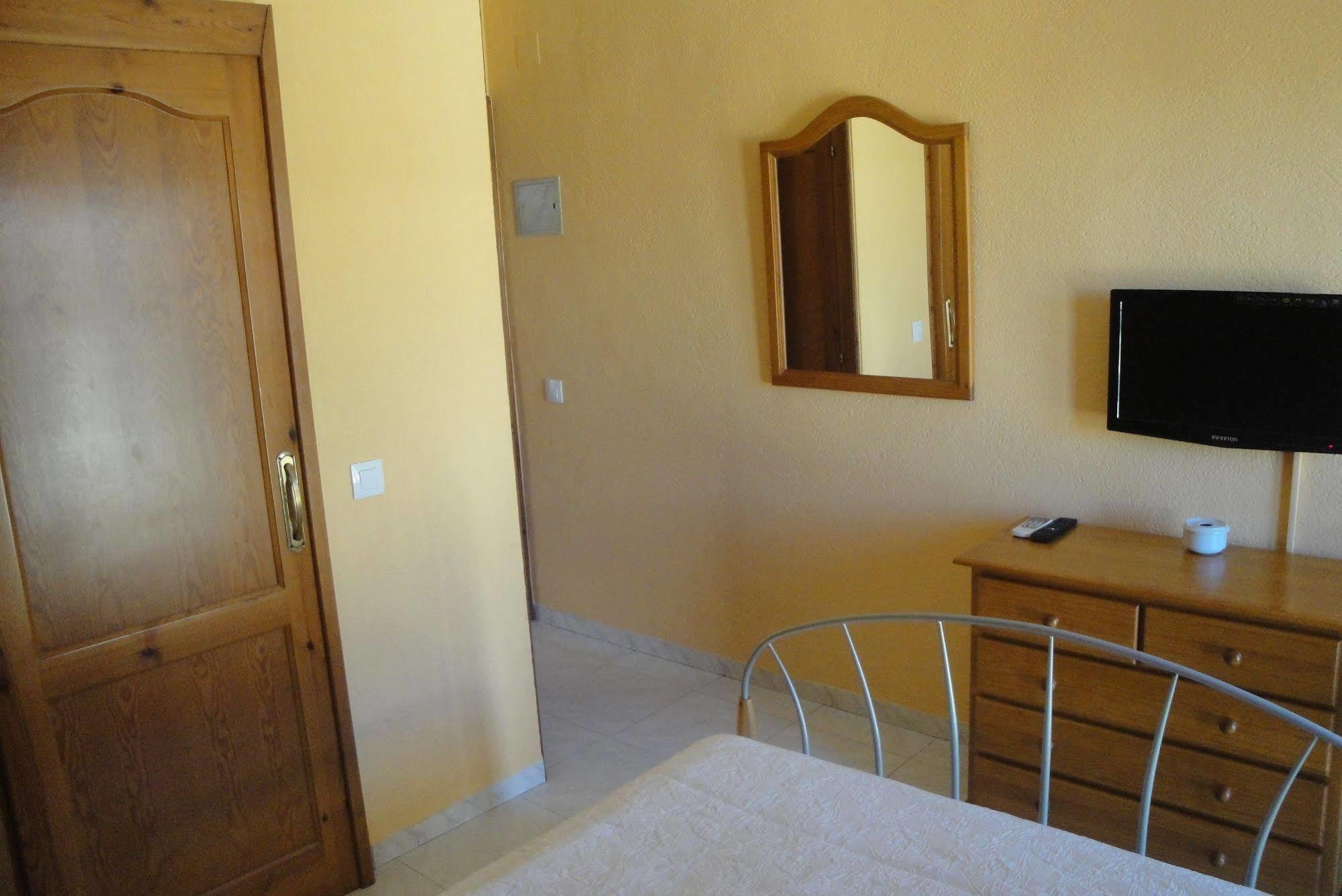 Hostal Cristina Dénia Buitenkant foto