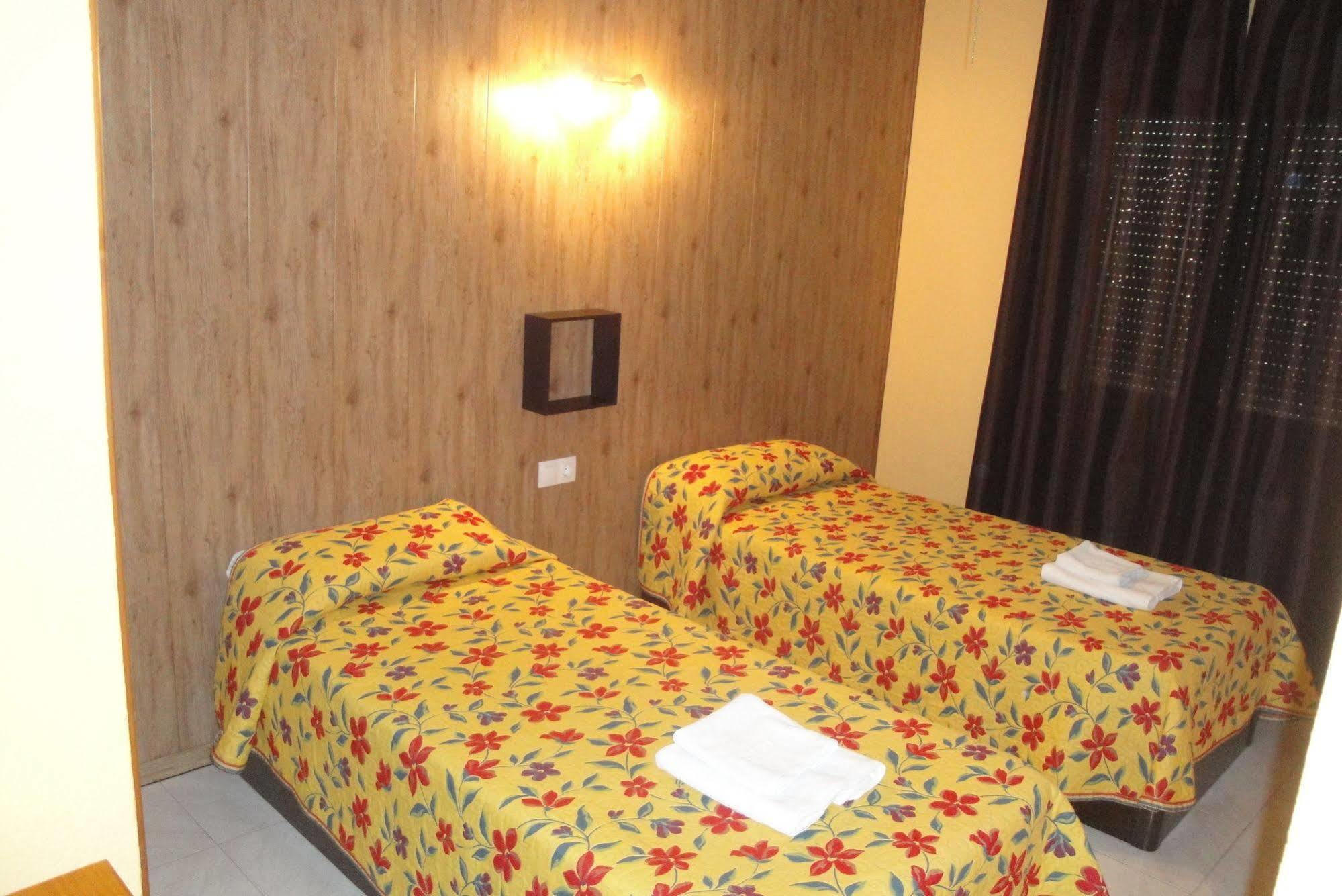 Hostal Cristina Dénia Buitenkant foto