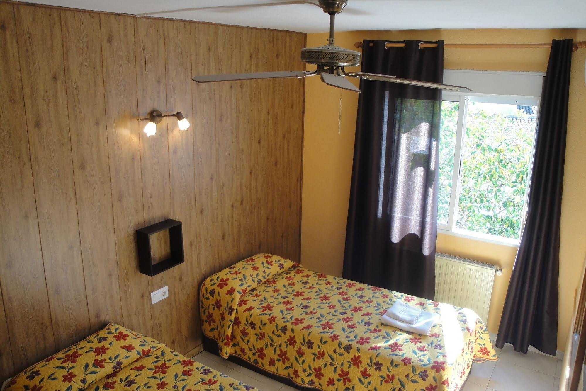 Hostal Cristina Dénia Buitenkant foto