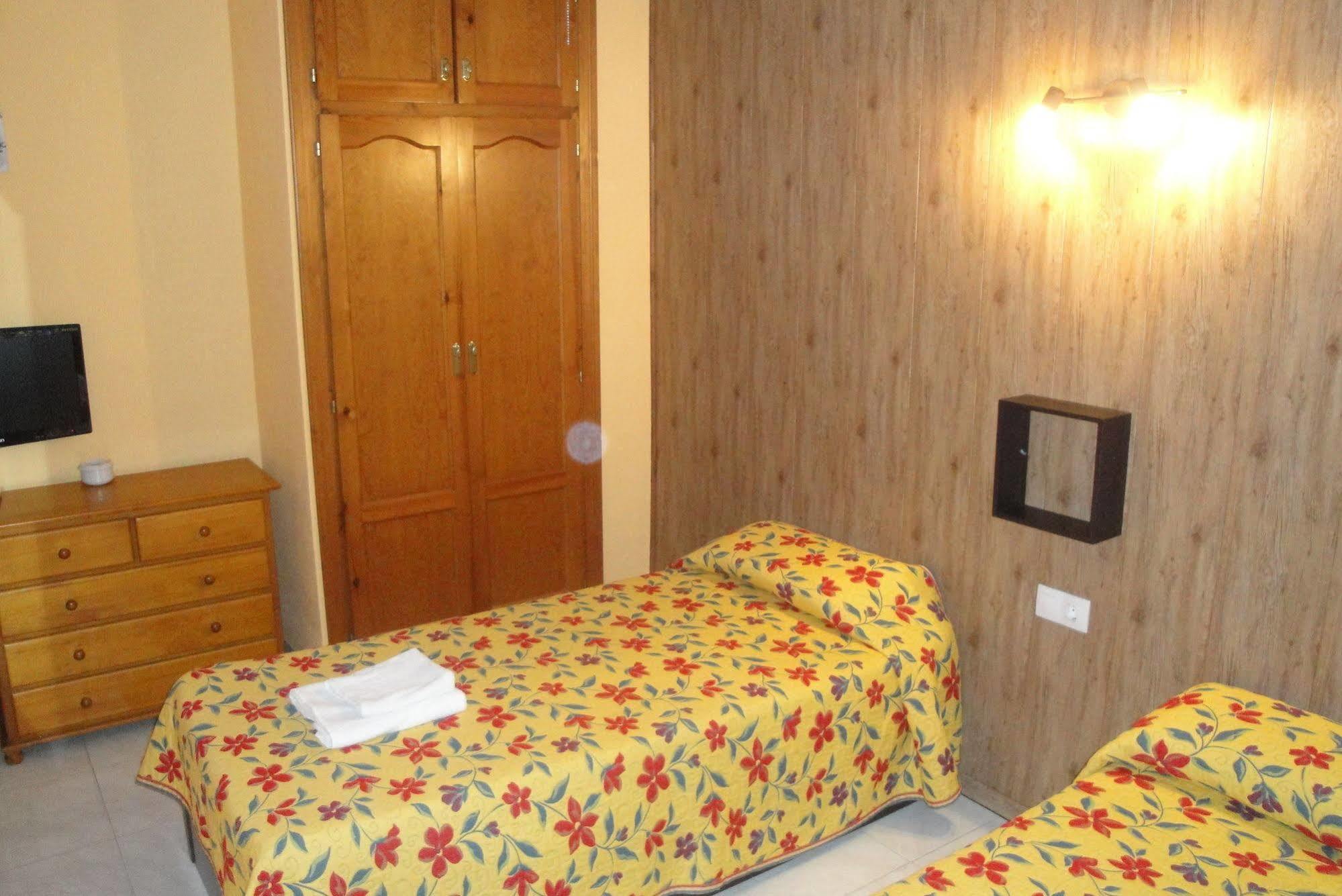 Hostal Cristina Dénia Buitenkant foto