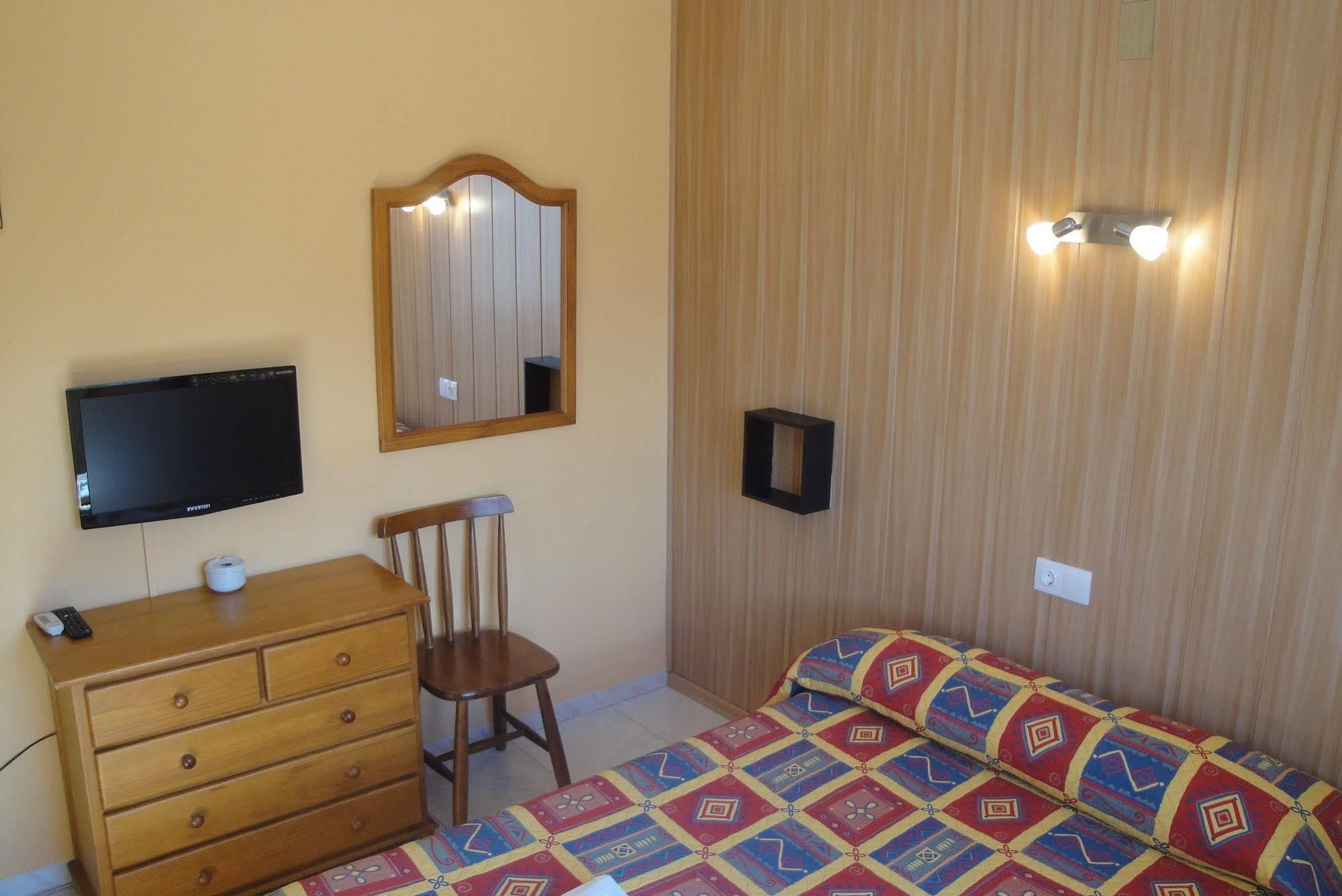 Hostal Cristina Dénia Buitenkant foto