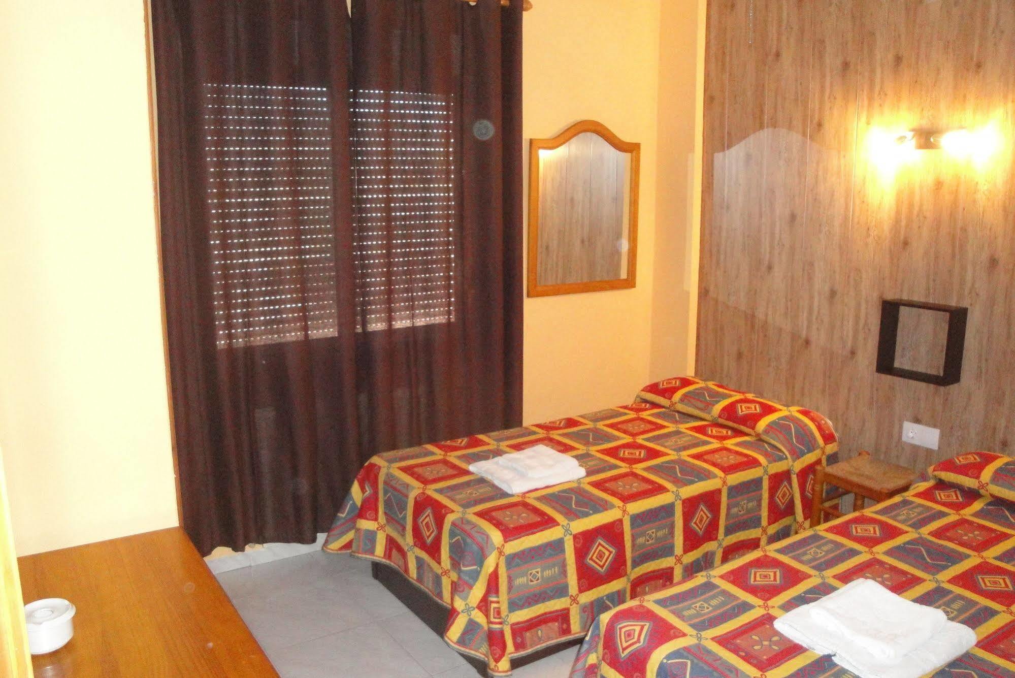 Hostal Cristina Dénia Buitenkant foto