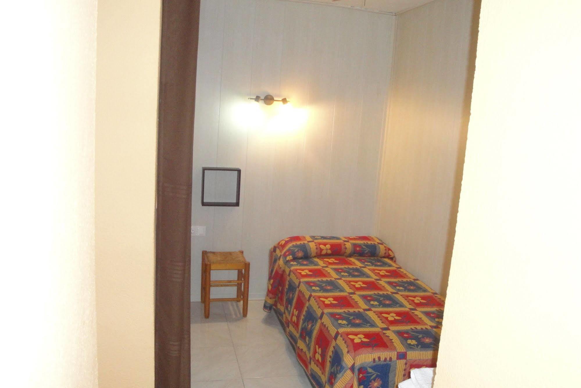 Hostal Cristina Dénia Buitenkant foto